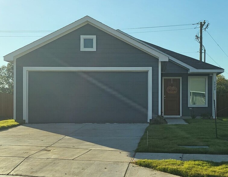 Building Photo - 6020 Sumlin Wy