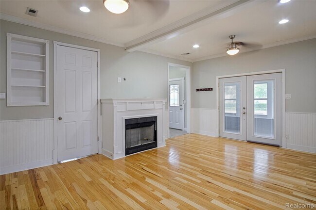 Building Photo - 206 N Troy St