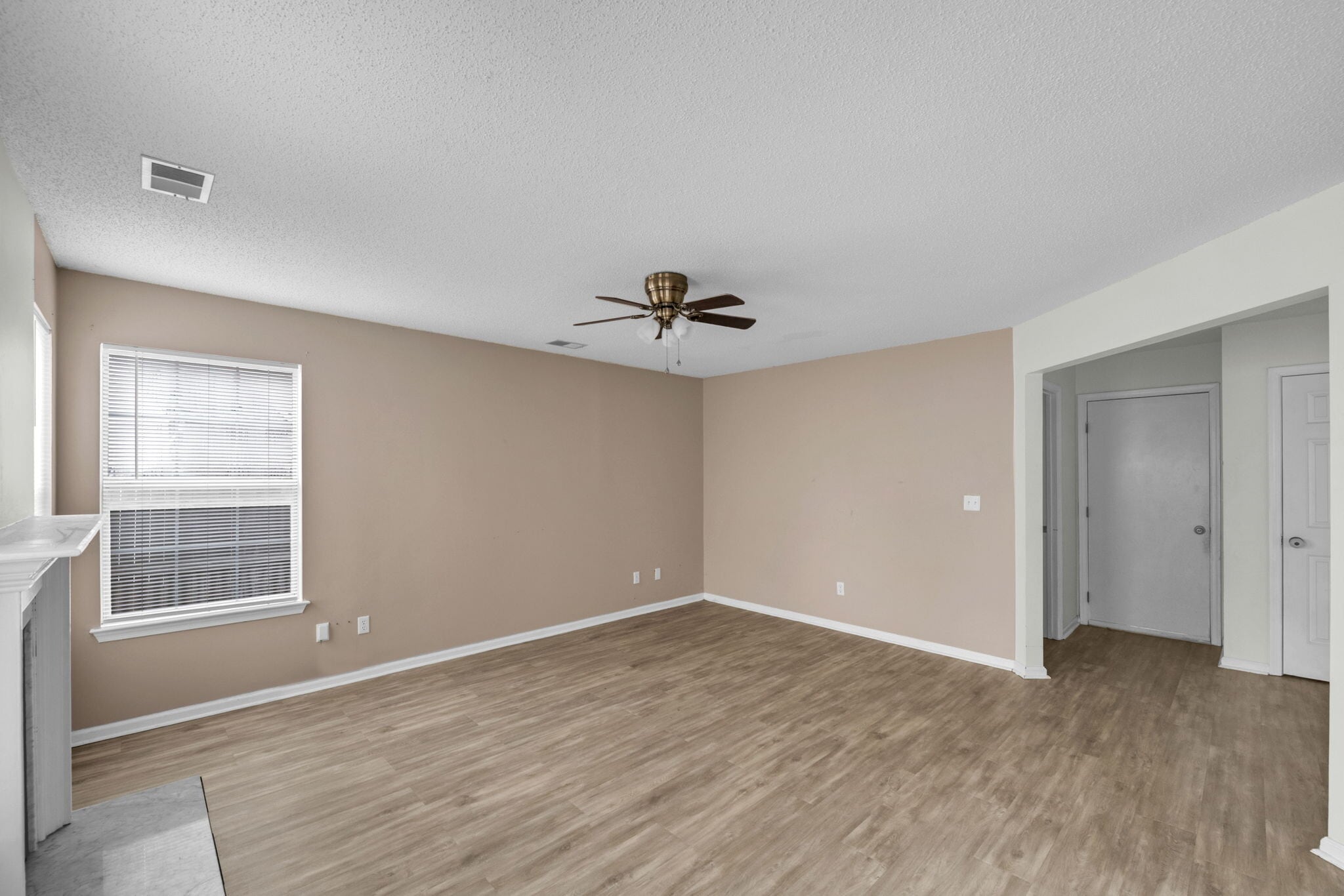 Building Photo - 3136 Sacramento Dr