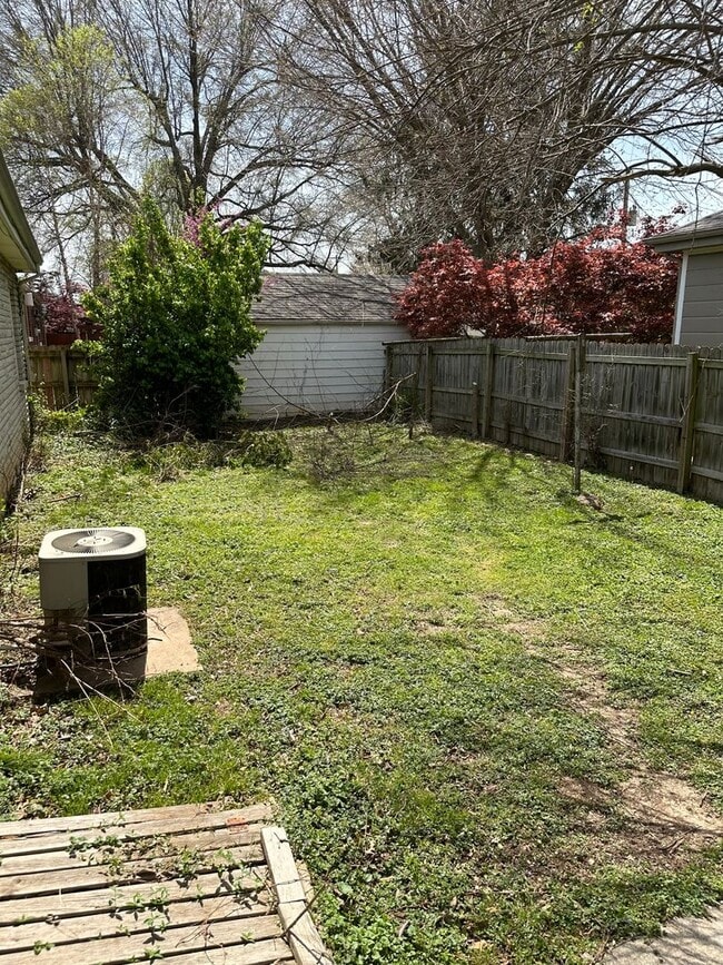 Building Photo - Perfect Home Near MSU and Mercy Hospital