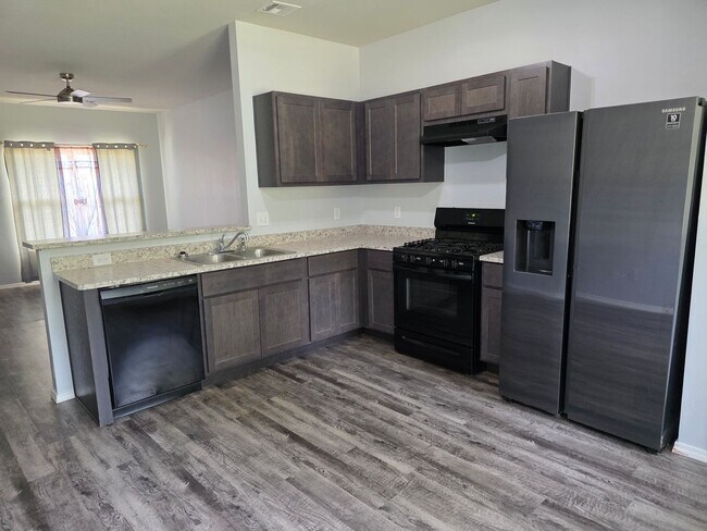 Building Photo - 3 Bedroom home for rent in Noble!