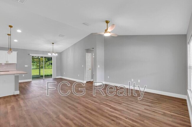Building Photo - 6 Elm Loop
