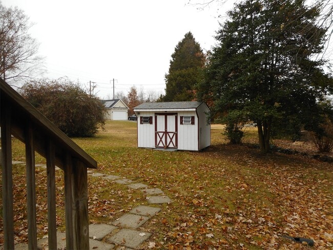 Building Photo - 117 Anderson Ave