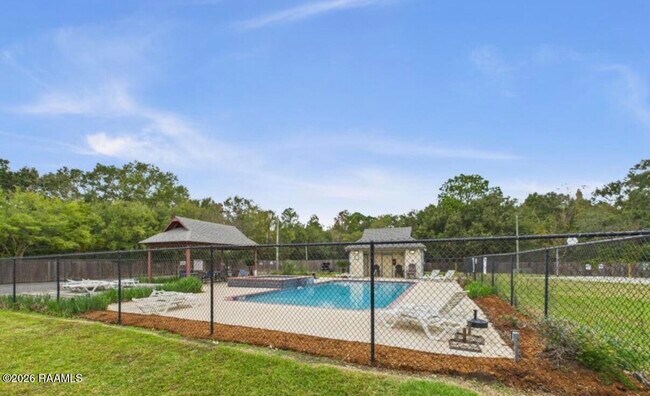Building Photo - 1007 Southlake Cir