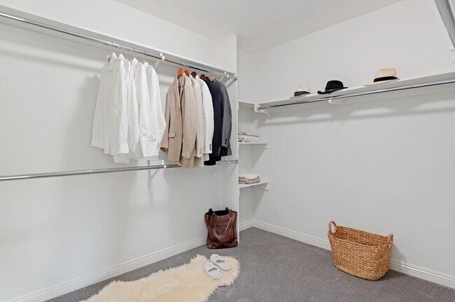 Building Photo - 1476 Crestline Dr