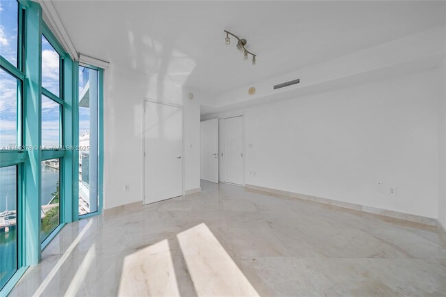 Building Photo - 6000 Indian Creek Dr