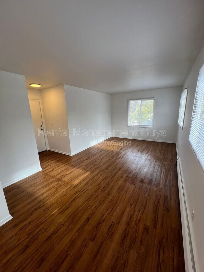 Building Photo - 3311 Fremont Ave N