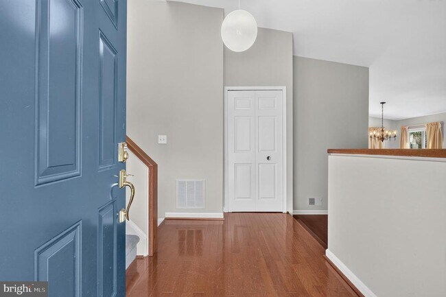 Building Photo - 6 Youngs Farm Ct
