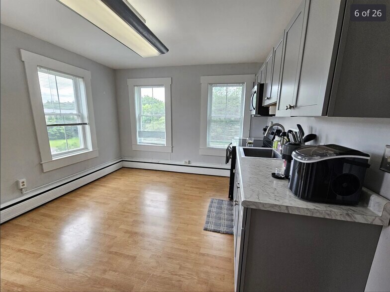 Building Photo - 377 Nashua St