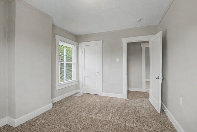 Building Photo - 2600 Wayne Ave