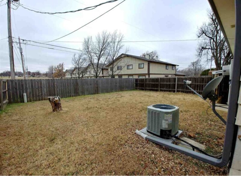 Building Photo - 8415 E Gilbert St