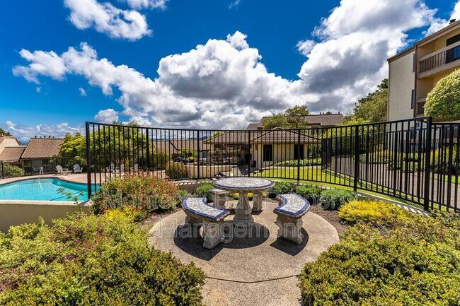 Building Photo - 3204 Golden Oaks Ln