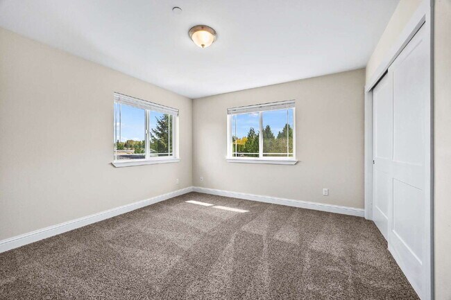 Building Photo - 4 bedrooms, 2.5 bathrooms with attached garage. This large unit is 3 floors!  Rent of $2900.00 in...