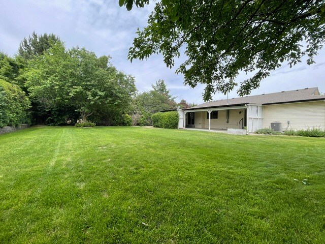 Building Photo - 14901 Eagle Dr