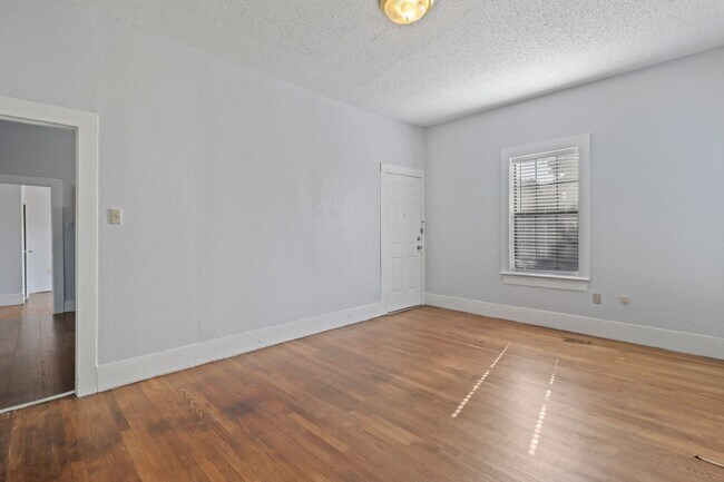 Building Photo - 516 Mill St