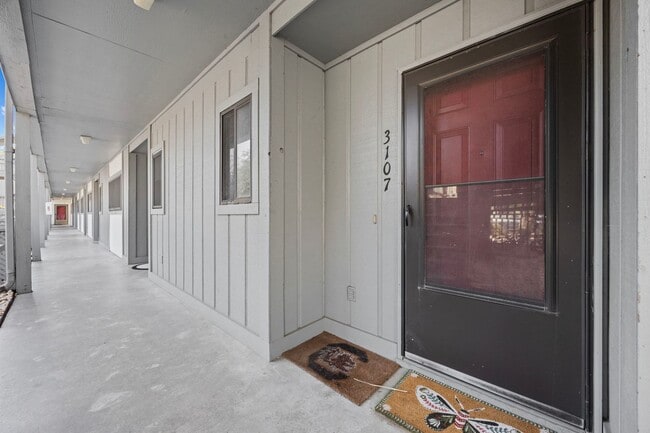 Building Photo - Charming 2-Bedroom Condo Near the Beach