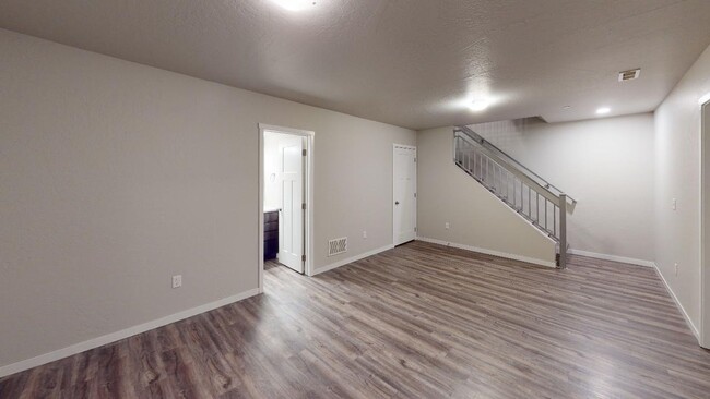 Building Photo - 3 bedroom 2 bathroom townhome in Box Elder