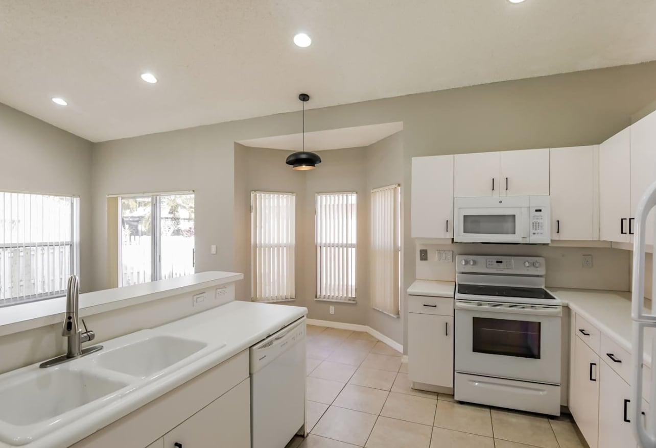 Building Photo - 5010 SW 151st Ter