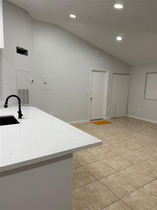Building Photo - 2550 SW 18th Terrace