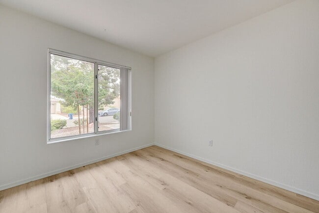 Building Photo - 2613 Breakers Creek Dr