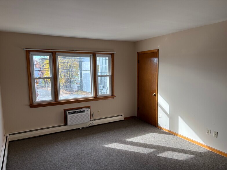 Building Photo - 1356 Roosevelt Ave