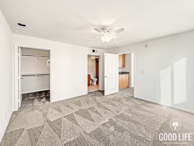 Building Photo - Stunning 2B/2BA Pacific Beach Condo w/ Parking & Few Blocks from Beach!