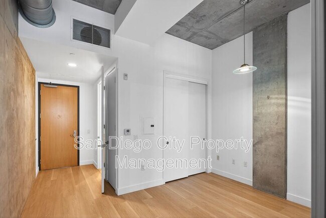 Building Photo - 1025 Island Ave