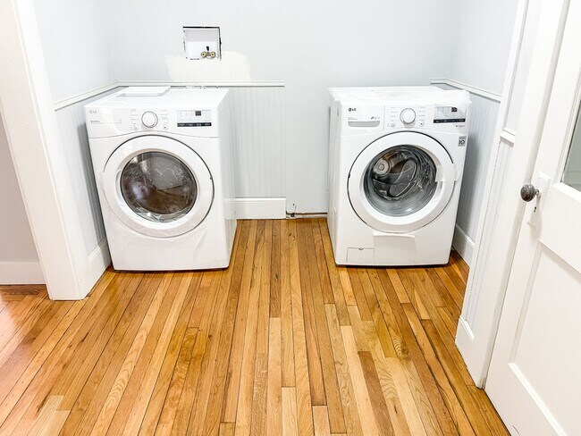 Building Photo - 236 Nicoll St