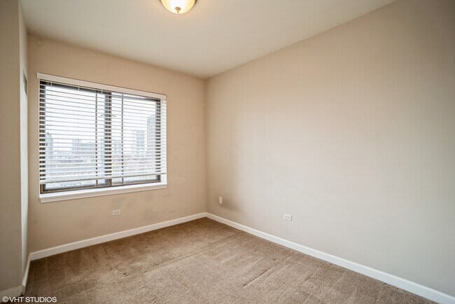 Building Photo - 1322 S Prairie Ave