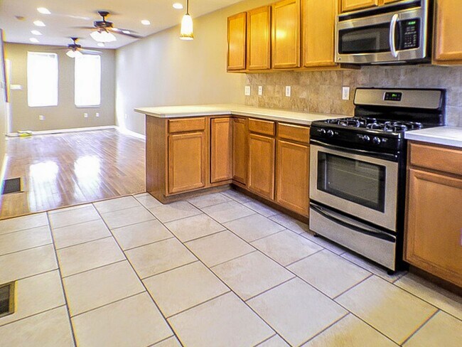 Building Photo - Two Bed Point Breeze Townhouse
