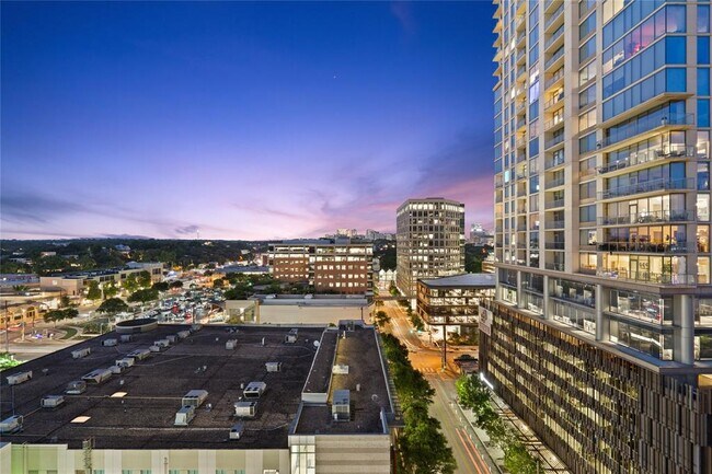 Building Photo - 300 Bowie St