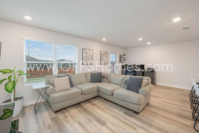 Building Photo - Crestview 4bed/2bath