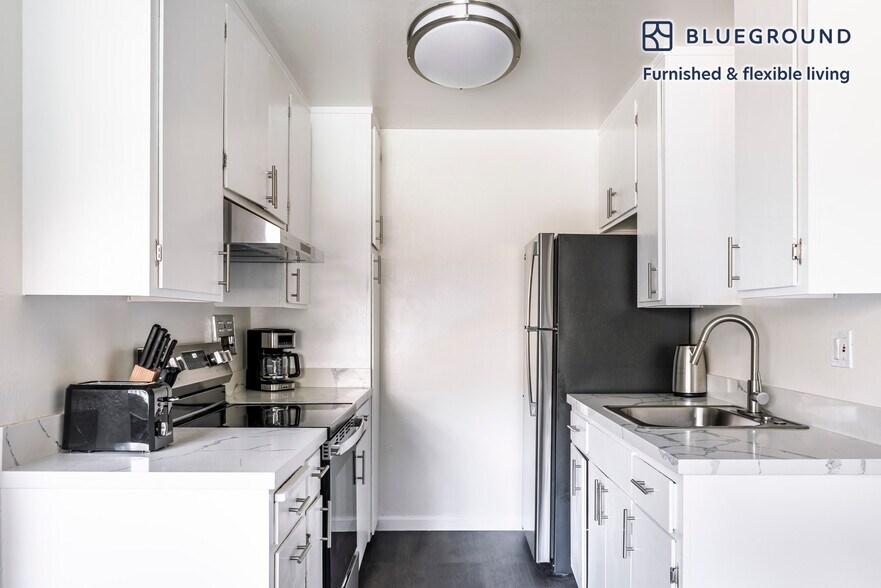 Building Photo - 1941 California St