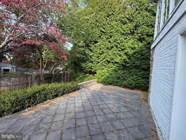 Building Photo - 412 Grange Rd