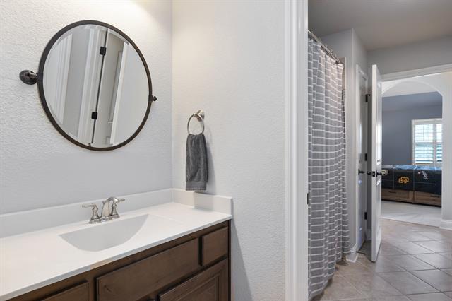 Building Photo - 204 Old Grove Rd