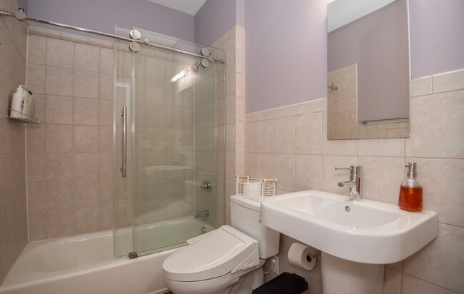 Building Photo - 1216 E Hyde Park Blvd