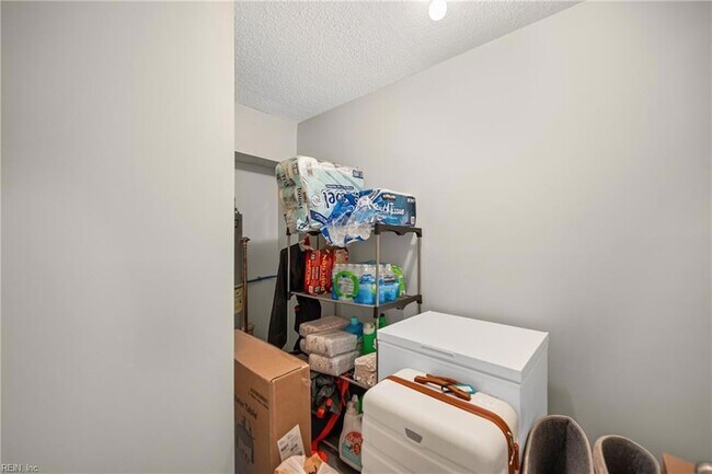 Building Photo - 2304 Bergen Ct
