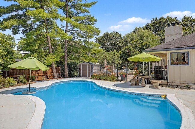 Building Photo - 8311 Juniper Ln