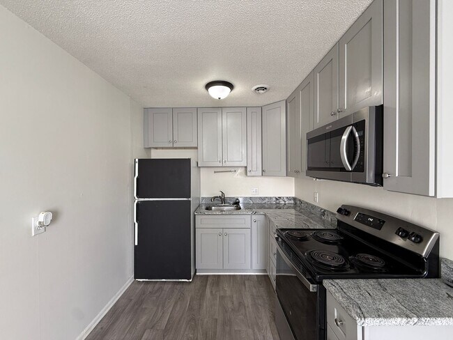 Building Photo - 3826 Country Club Rd