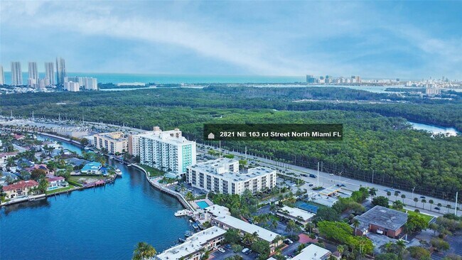 Building Photo - 2821 N Miami Beach Blvd