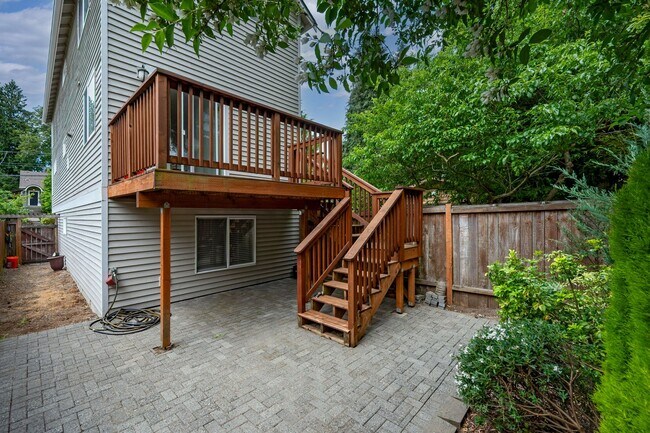 Building Photo - 3-Story Greenlake Home - Private Yard and ...