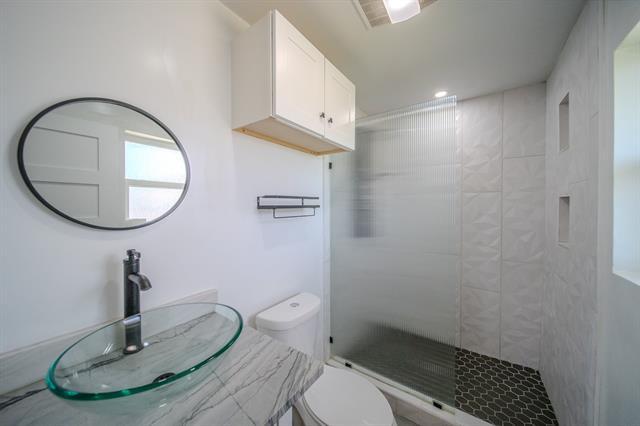 Building Photo - 2513 Belhaven Dr