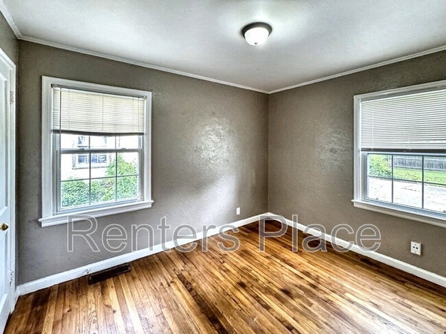 Building Photo - 955 E 37th Pl