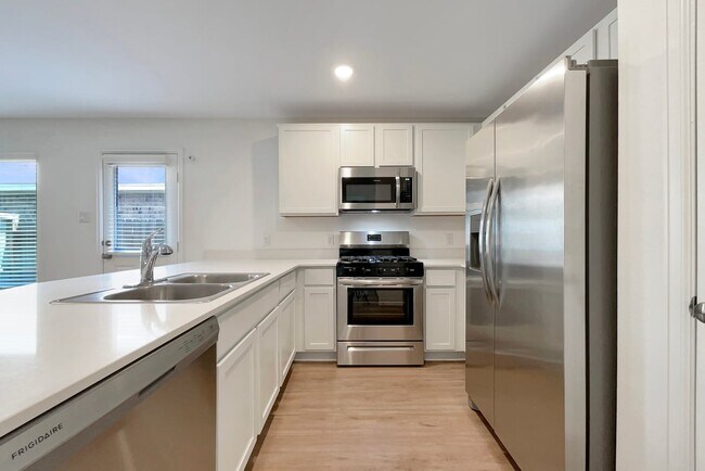 Building Photo - 16418 Monte Sinai Dr