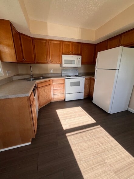Kitchen - 1320 N Rutledge St
