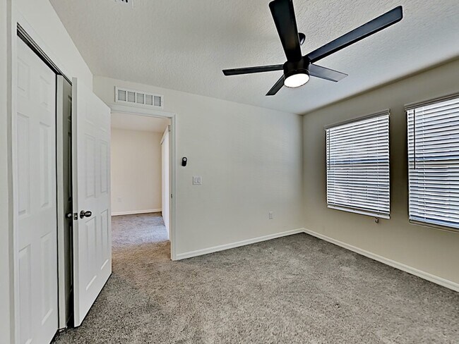 Building Photo - 3208 N John Young Pkwy