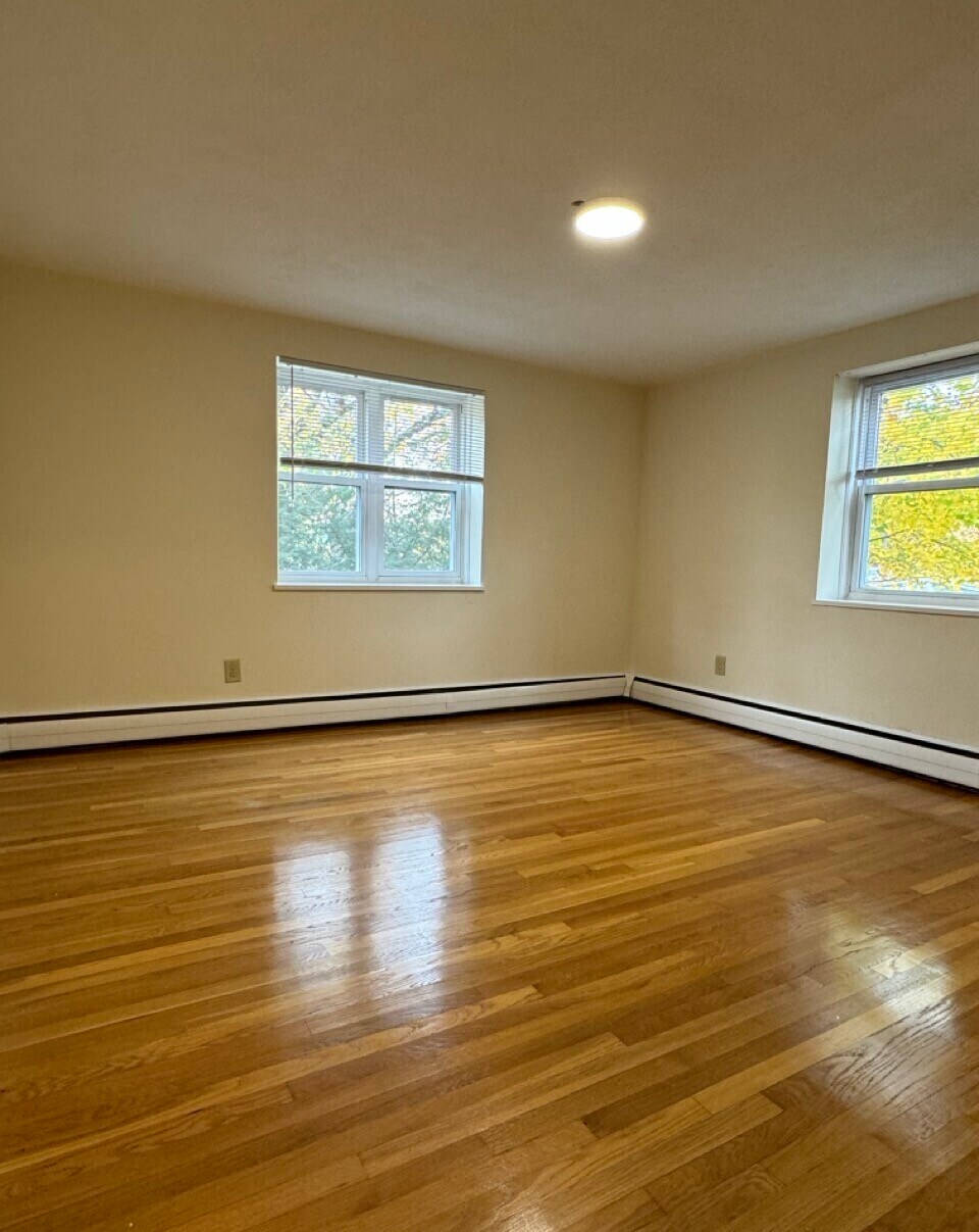 Building Photo - 73 Parkman St