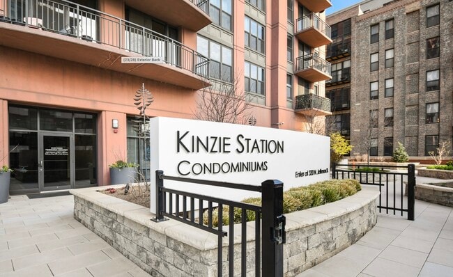 Building Photo - 330 N Jefferson St