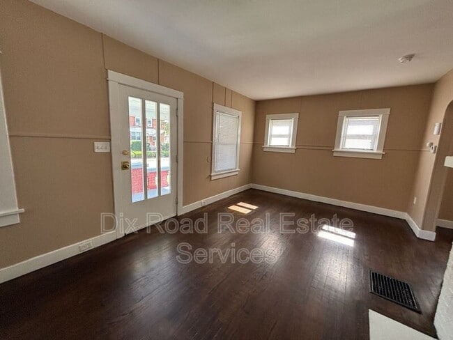 Building Photo - 135 Gramont Ave
