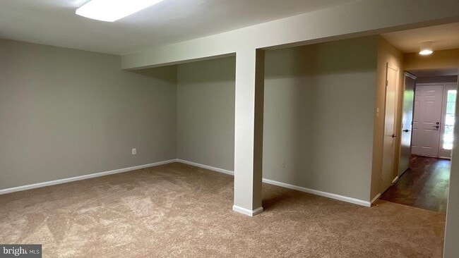 Building Photo - 10364 College Square